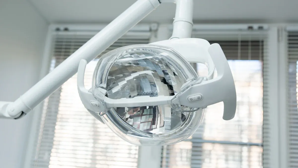 Tärkeitä vinkkejä lääketieteellisten valaistuslaitteiden huoltoon ja puhdistamiseen